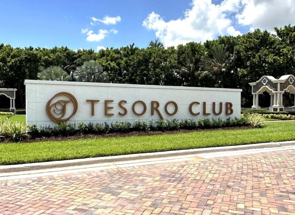 102 SE Via Verona, Port St Lucie, FL 34984