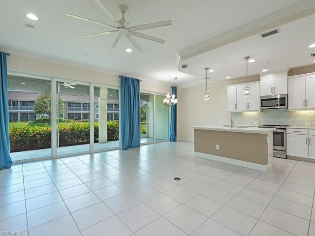 6960 Avalon CIR 803, Naples, FL 34112