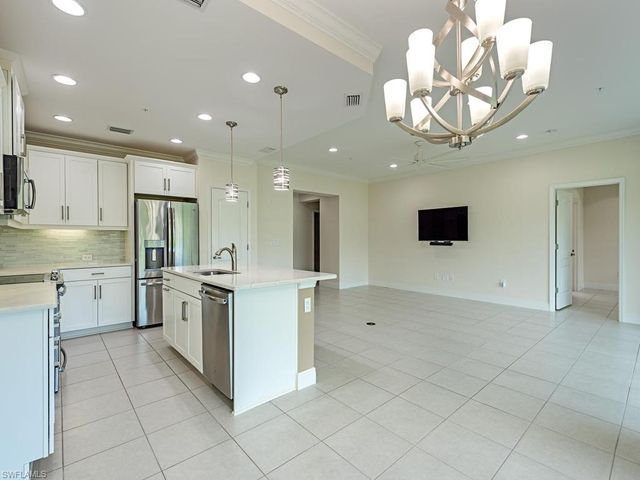 6960 Avalon CIR 803, Naples, FL 34112