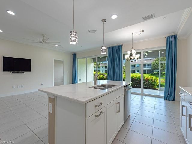 6960 Avalon CIR 803, Naples, FL 34112