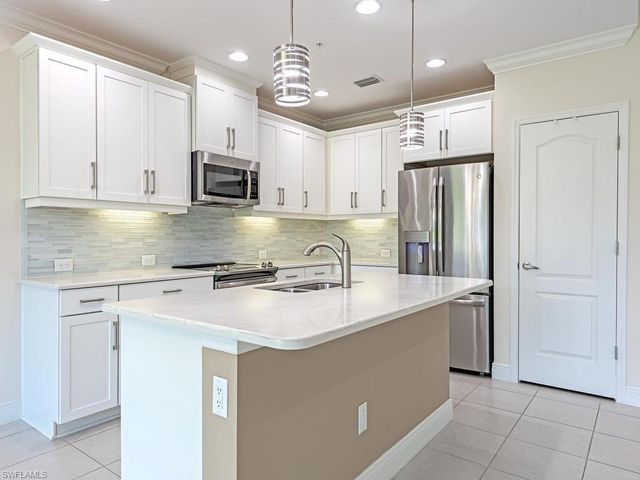 6960 Avalon CIR 803, Naples, FL 34112