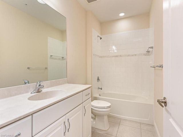 6960 Avalon CIR 803, Naples, FL 34112