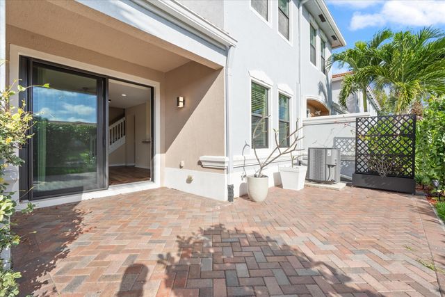 119 Gramercy Square Drive, Delray Beach, FL 33484