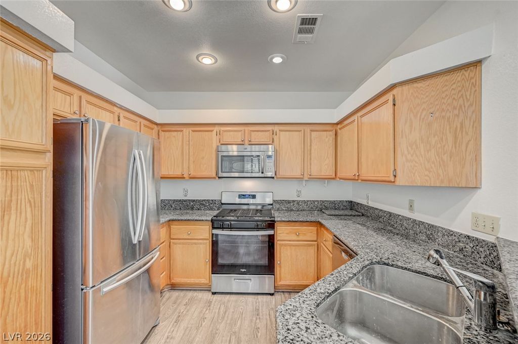 5155 West Tropicana Avenue 2016, Las Vegas, NV 89103 — photo 2