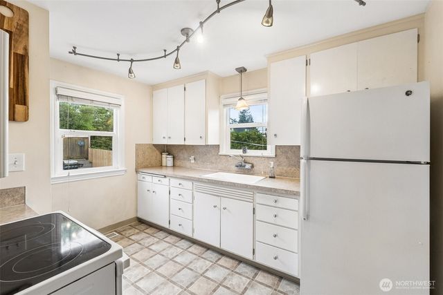 9417 44th Place NE, Seattle, WA 98115
