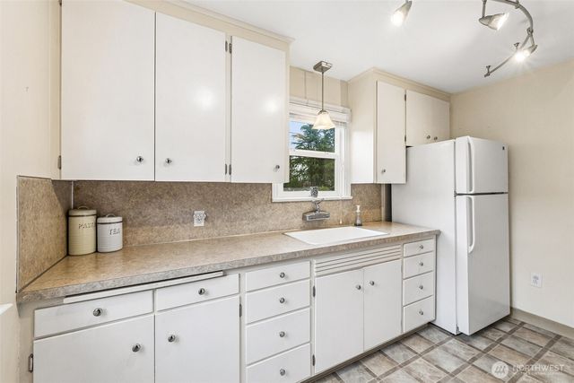 9417 44th Place NE, Seattle, WA 98115