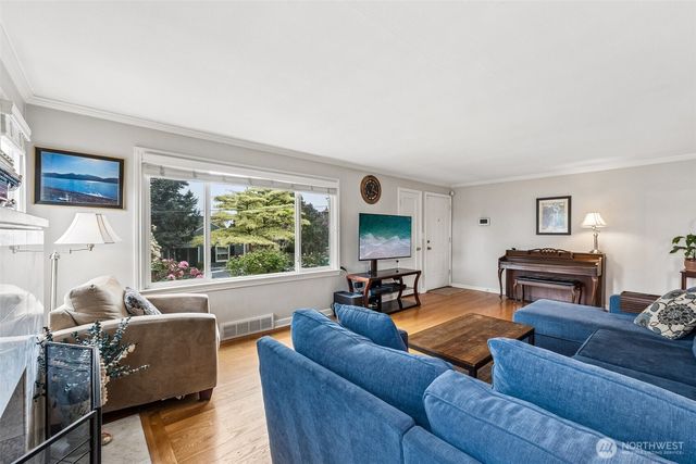 9417 44th Place NE, Seattle, WA 98115