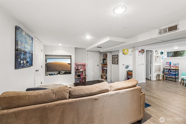 9417 44th Place NE, Seattle, WA 98115