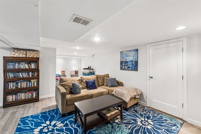 9417 44th Place NE, Seattle, WA 98115