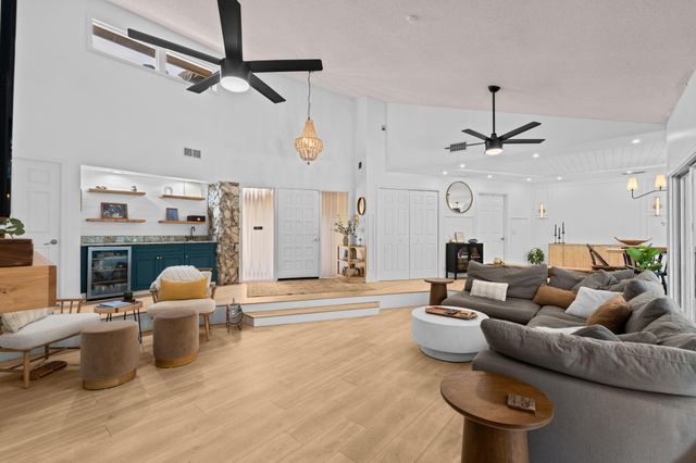 2 Graemoor Terrace, Palm Beach Gardens, FL 33418