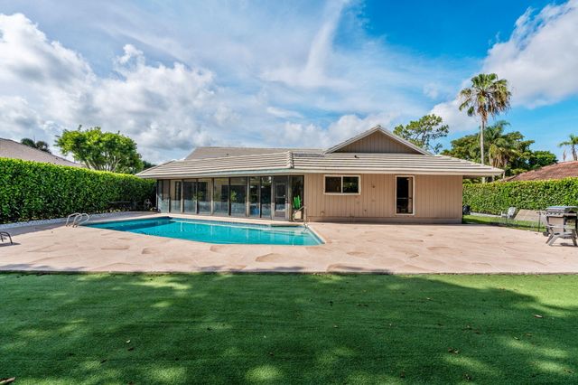 2 Graemoor Terrace, Palm Beach Gardens, FL 33418