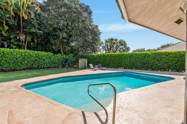 2 Graemoor Terrace, Palm Beach Gardens, FL 33418