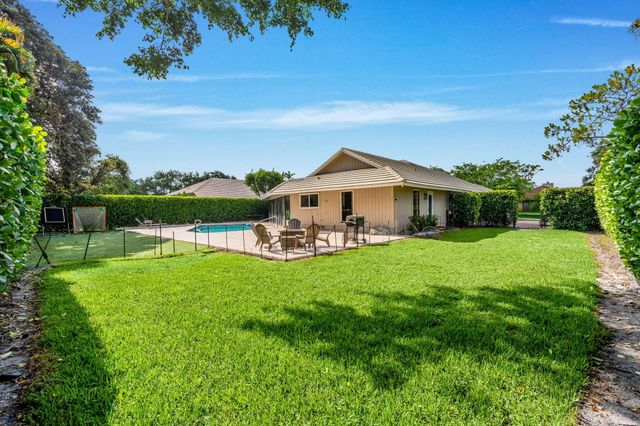 2 Graemoor Terrace, Palm Beach Gardens, FL 33418