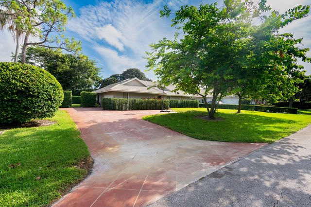 2 Graemoor Terrace, Palm Beach Gardens, FL 33418