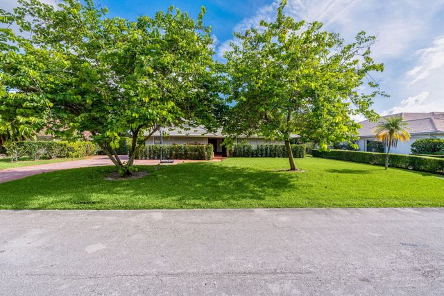 2 Graemoor Terrace, Palm Beach Gardens, FL 33418