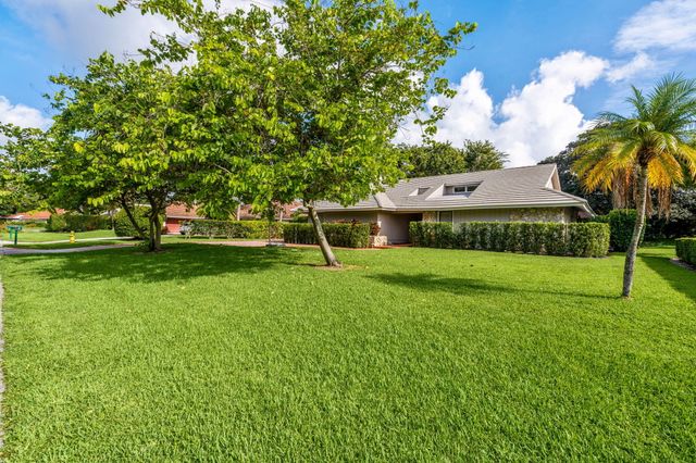 2 Graemoor Terrace, Palm Beach Gardens, FL 33418