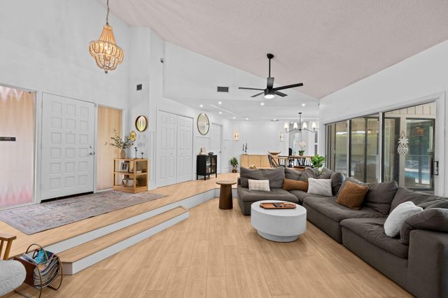 2 Graemoor Terrace, Palm Beach Gardens, FL 33418