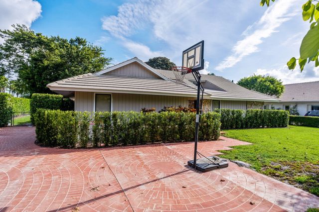 2 Graemoor Terrace, Palm Beach Gardens, FL 33418