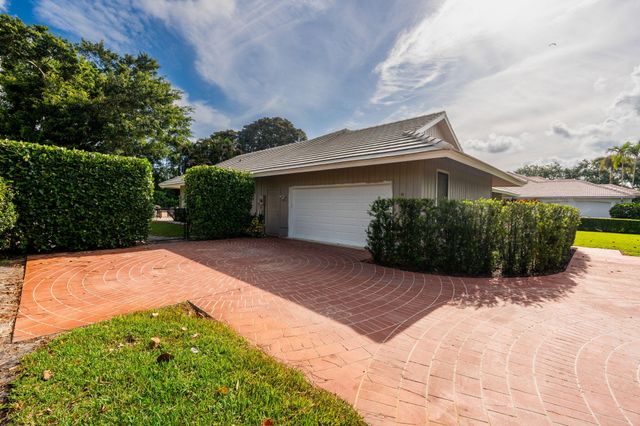2 Graemoor Terrace, Palm Beach Gardens, FL 33418