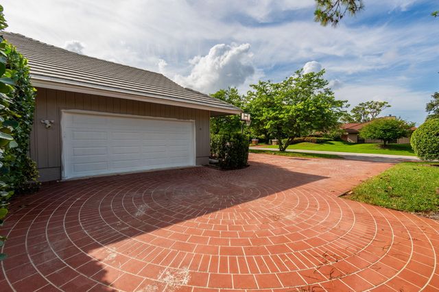 2 Graemoor Terrace, Palm Beach Gardens, FL 33418