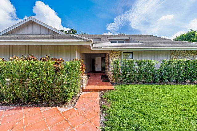 2 Graemoor Terrace, Palm Beach Gardens, FL 33418