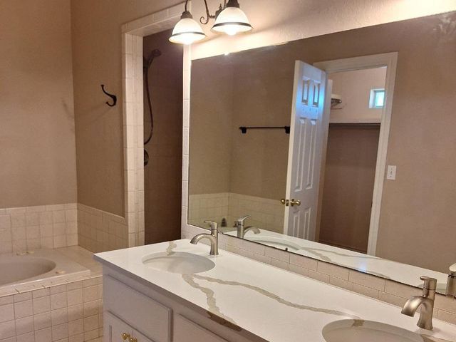 7 NW Havenshire Circle, Lawton, OK 73505