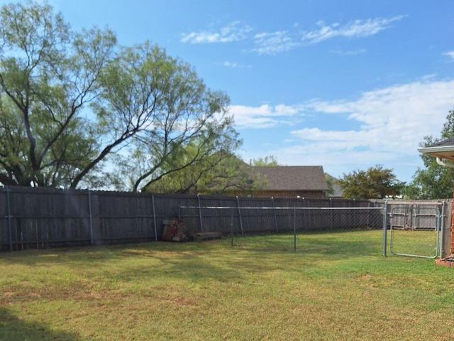 7 NW Havenshire Circle, Lawton, OK 73505