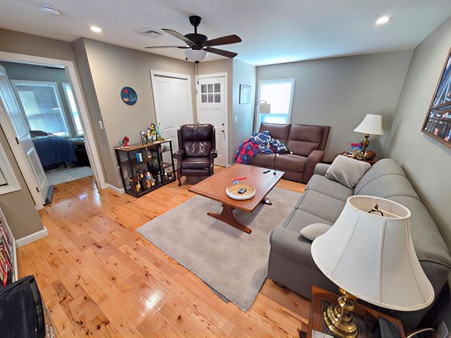 1 Theriault Ct 1, Cambridge, MA 02140