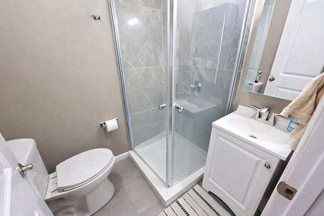 1 Theriault Ct 1, Cambridge, MA 02140