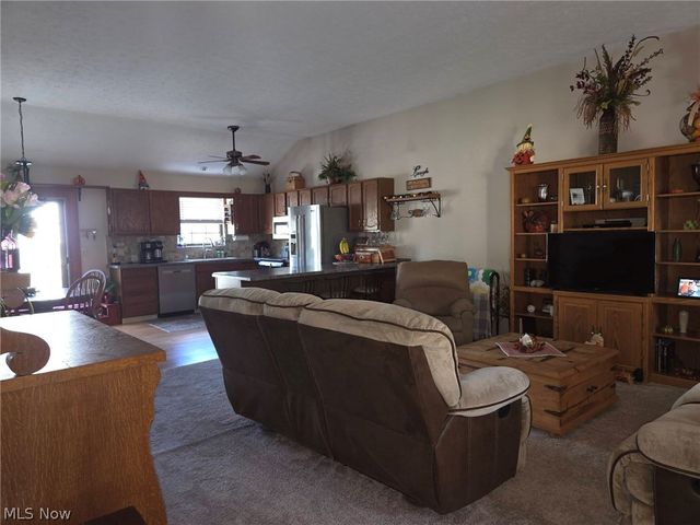 9771 Tannery Way, Olmsted Falls, OH 44138