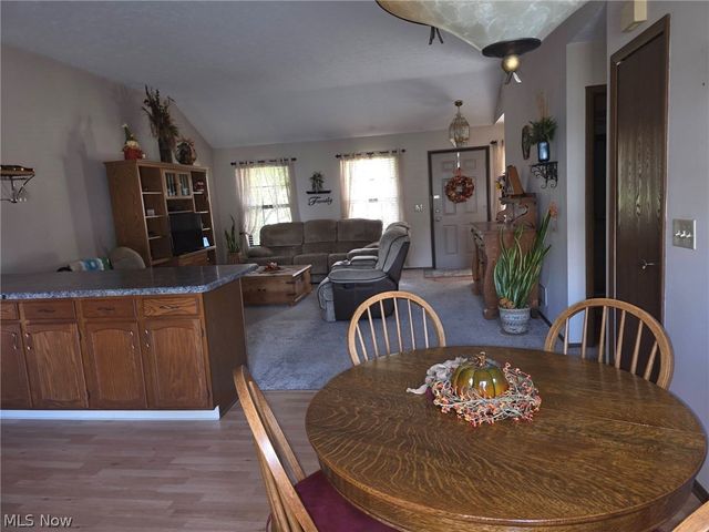 9771 Tannery Way, Olmsted Falls, OH 44138