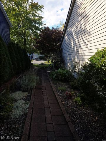 9771 Tannery Way, Olmsted Falls, OH 44138