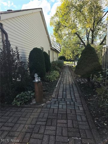 9771 Tannery Way, Olmsted Falls, OH 44138
