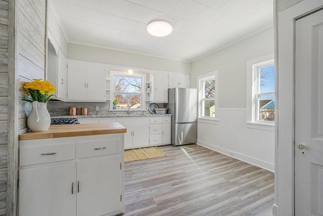 1370 CEAPE AVENUE, Oshkosh, WI 54901