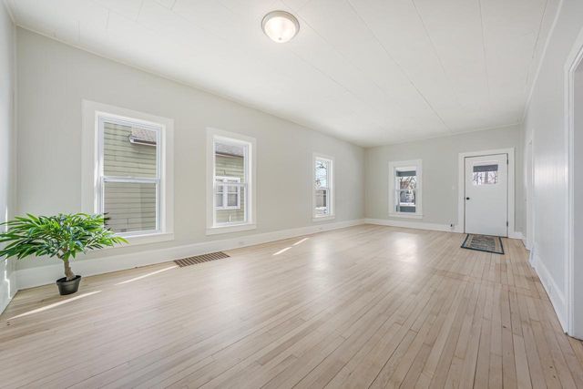 1370 CEAPE AVENUE, Oshkosh, WI 54901