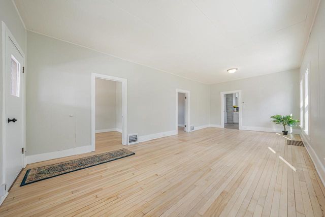 1370 CEAPE AVENUE, Oshkosh, WI 54901