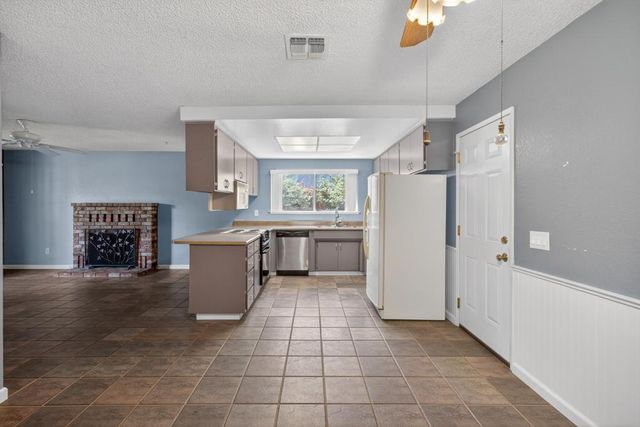 199 Briarcliff Dr, Folsom, CA 95630