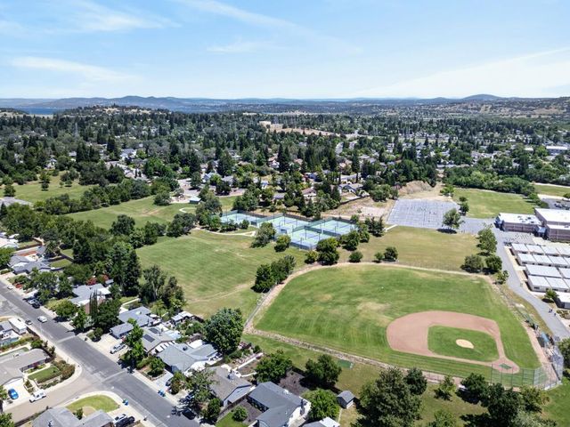 199 Briarcliff Dr, Folsom, CA 95630
