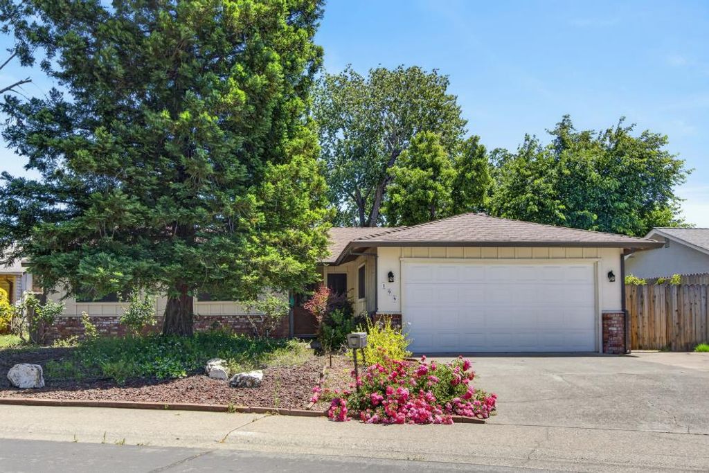 199 Briarcliff Dr, Folsom, CA 95630