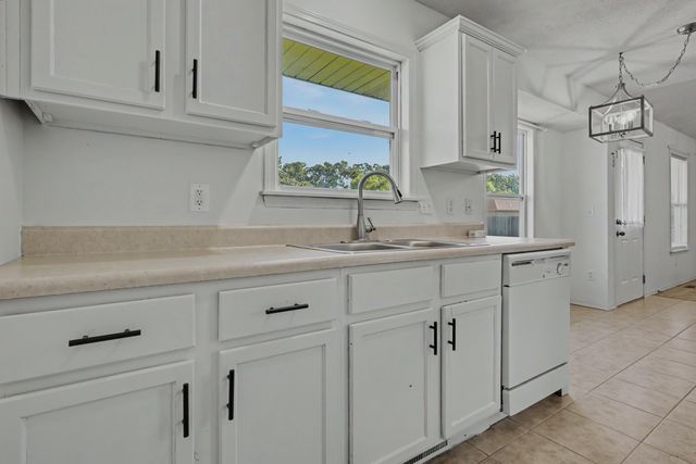 1107 E Melton Road, Ozark, MO 65721