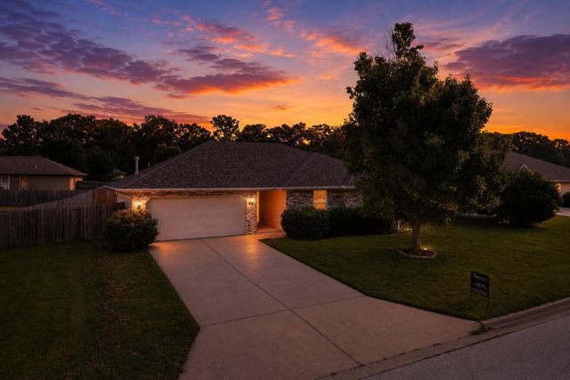 1107 E Melton Road, Ozark, MO 65721