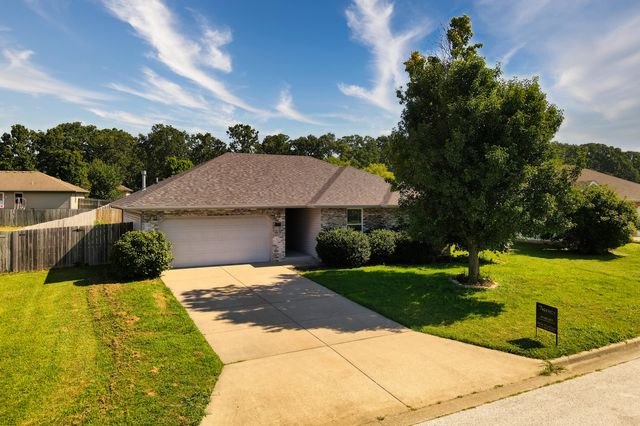 1107 E Melton Road, Ozark, MO 65721