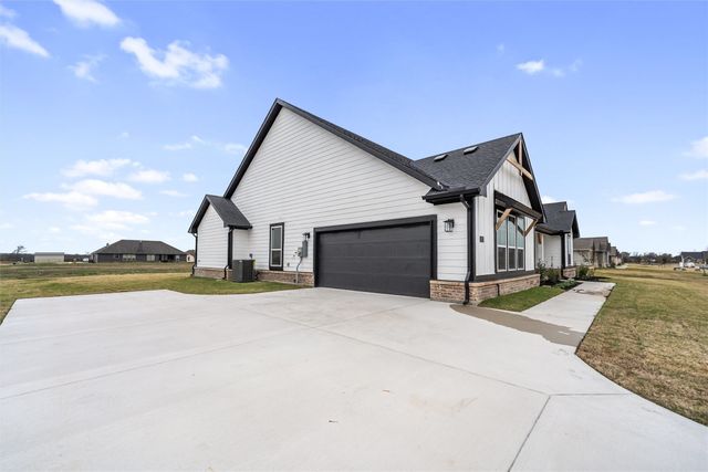 3107 White Oak Road, Oak Ridge, TX 75161