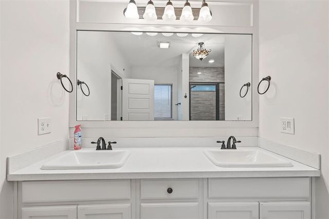 8960 Overlook Drive, Guthrie, OK 73044