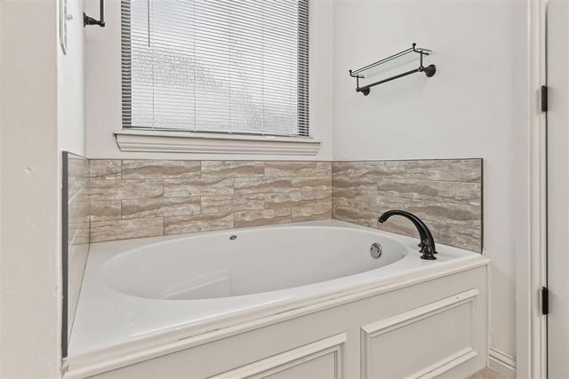 8960 Overlook Drive, Guthrie, OK 73044