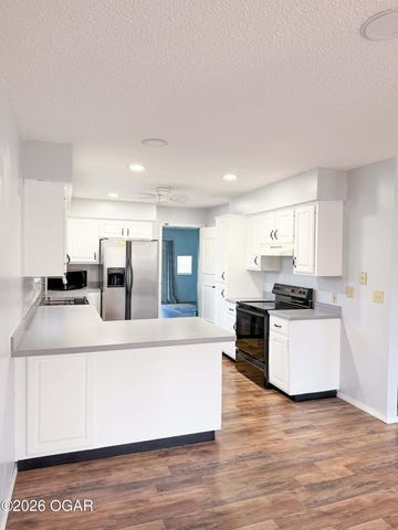 1422 W Macon Street, Carthage, MO 64836