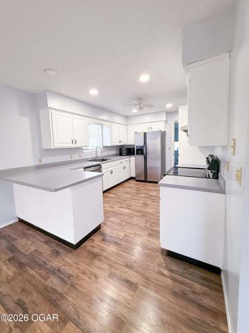 1422 W Macon Street, Carthage, MO 64836