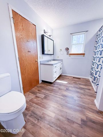 1422 W Macon Street, Carthage, MO 64836