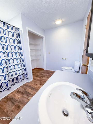 1422 W Macon Street, Carthage, MO 64836