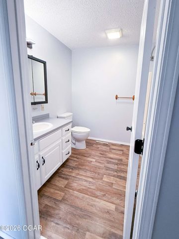 1422 W Macon Street, Carthage, MO 64836